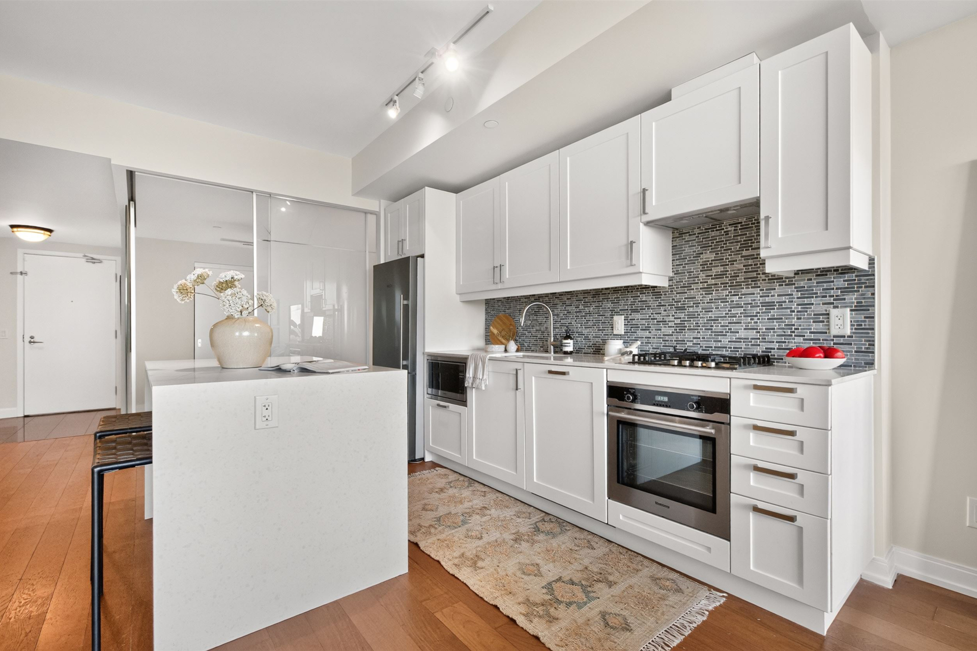 Kitchen with AEG gas cooktop and shaker cabinetry